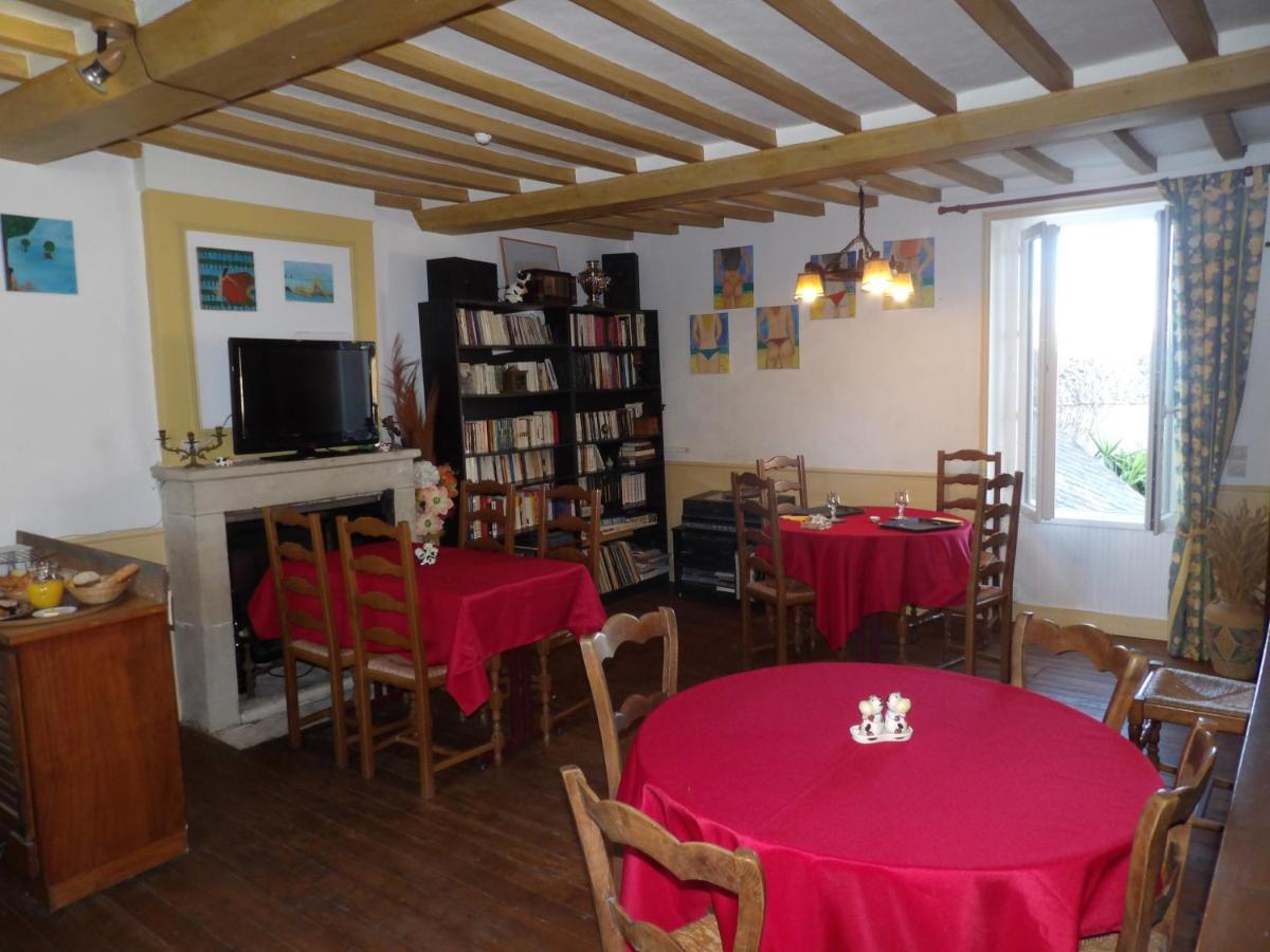Chambres Et Tables D'Hotes A L'Auberge Touristique Meuvaines Exterior photo
