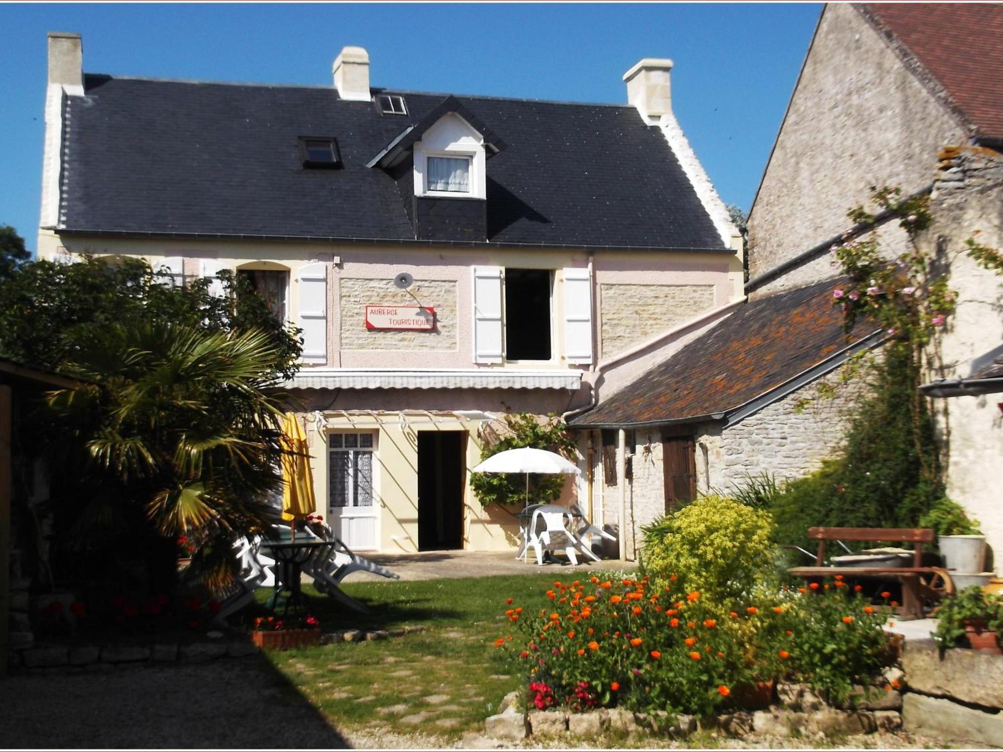 Chambres Et Tables D'Hotes A L'Auberge Touristique Meuvaines Exterior photo