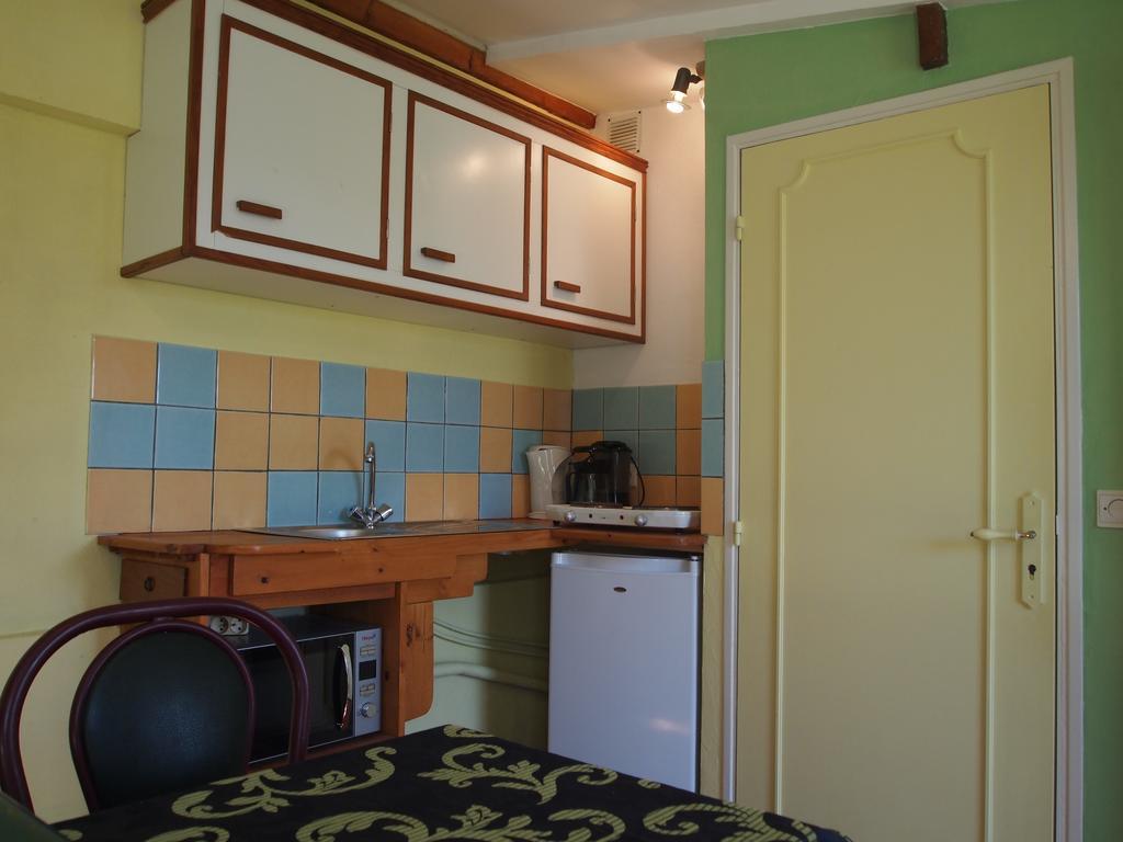 Chambres Et Tables D'Hotes A L'Auberge Touristique Meuvaines Exterior photo
