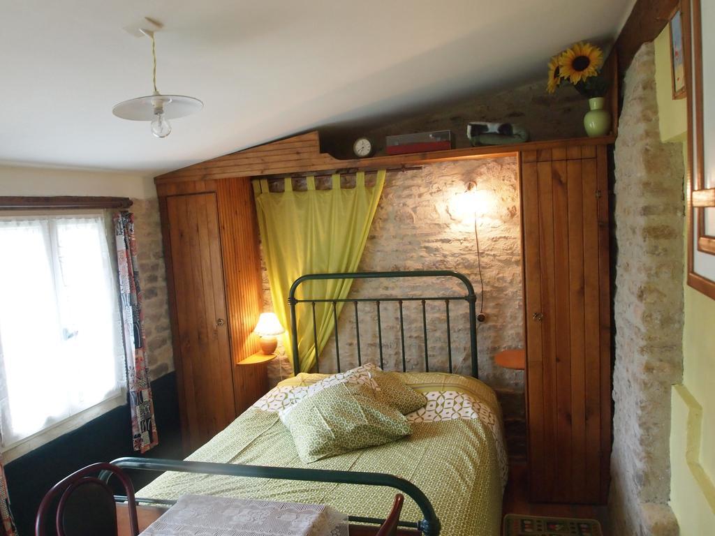 Chambres Et Tables D'Hotes A L'Auberge Touristique Meuvaines Exterior photo
