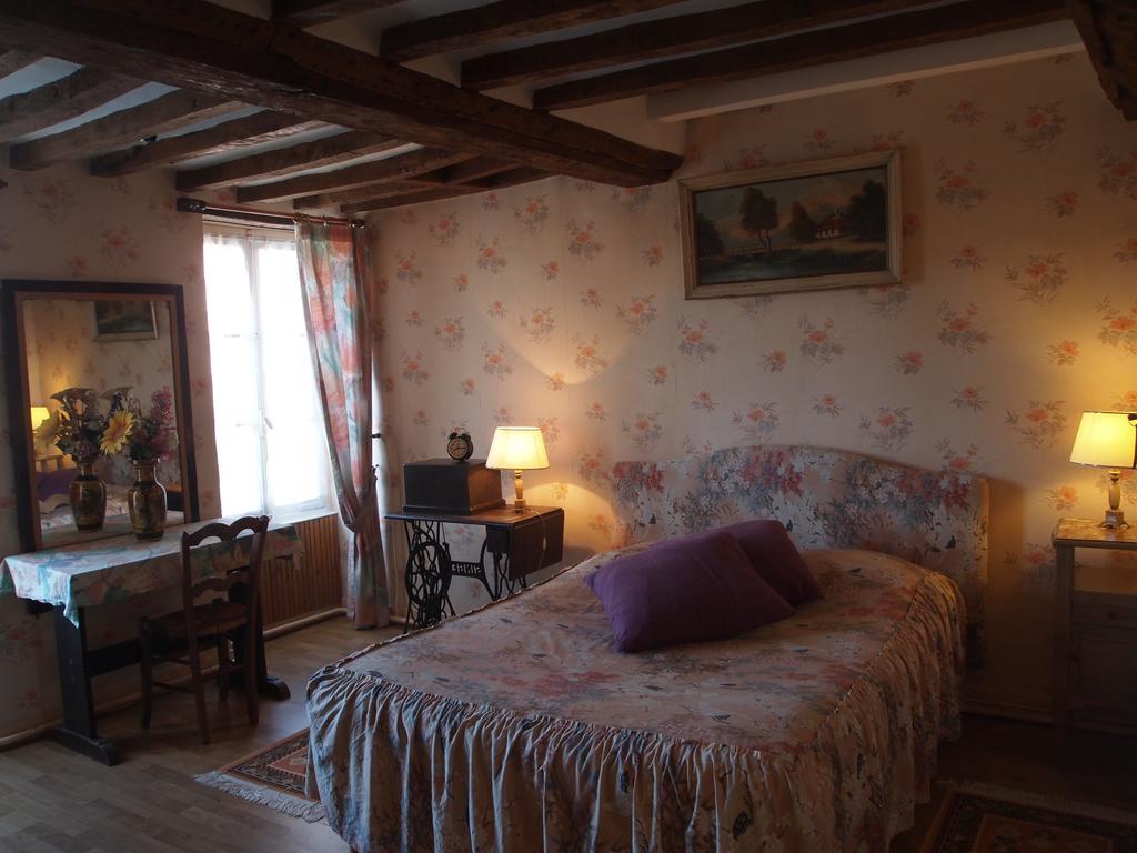 Chambres Et Tables D'Hotes A L'Auberge Touristique Meuvaines Exterior photo