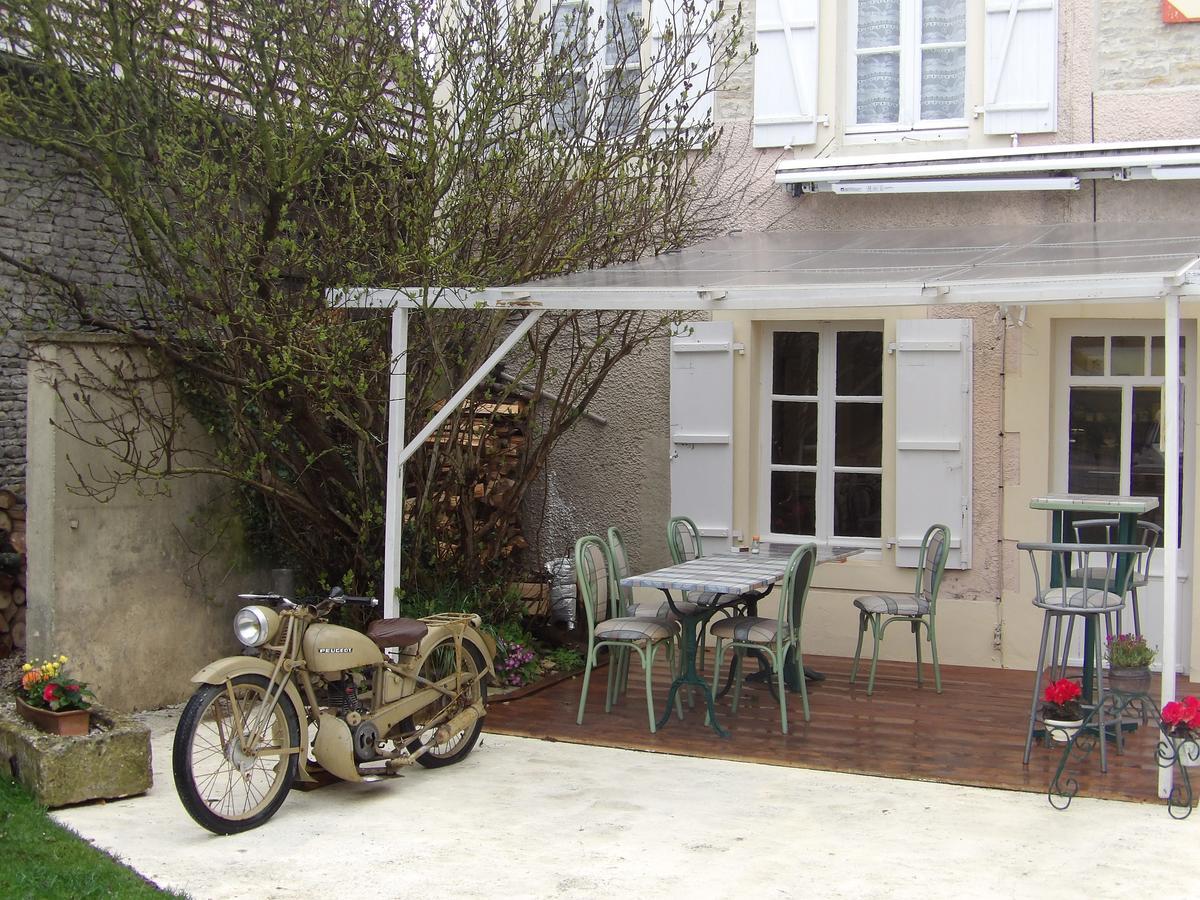 Chambres Et Tables D'Hotes A L'Auberge Touristique Meuvaines Exterior photo